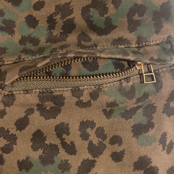 Pam & Gela Jaguar Leopard Jogger Pants Size Small - Picture 12 of 15